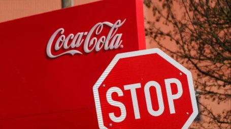 Coca-Cola объявила о приостановке деятельности в России