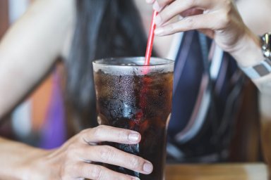 Coca-Cola будет продавать в России напиток под брендом "Добрый кола"