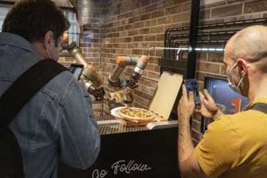 Ресторанная индустрия в США заменяет поваров на роботов