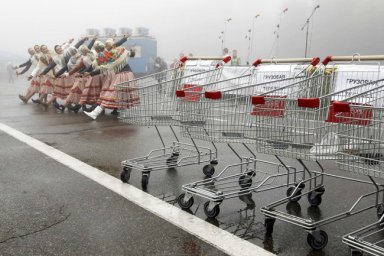 Почему в России закрываются гипермаркеты и супермаркеты