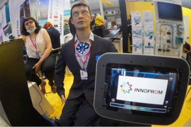На "Иннопроме" показали человекоподобного робота для МФЦ