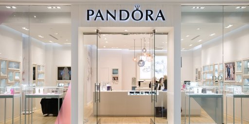 Ювелирная компания Pandora приостановила деловые отношения с Россией