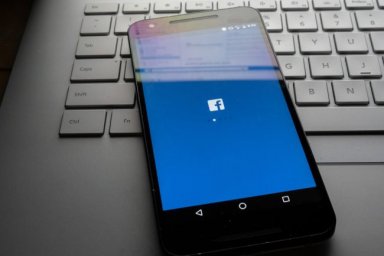 Приставы принудительно взыщут с Facebook штрафы на 26 млн рублей