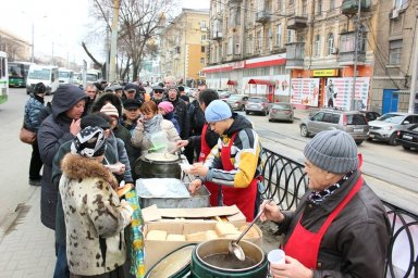 Банки бесплатной еды созданы уже в 17 регионах России