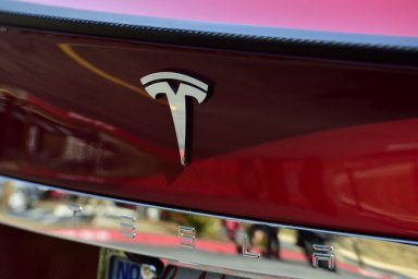Tesla отзывает 817 тысяч электромобилей из-за проблем с безопасностью